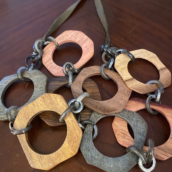 Wooden necklace - Picture 3 of 4